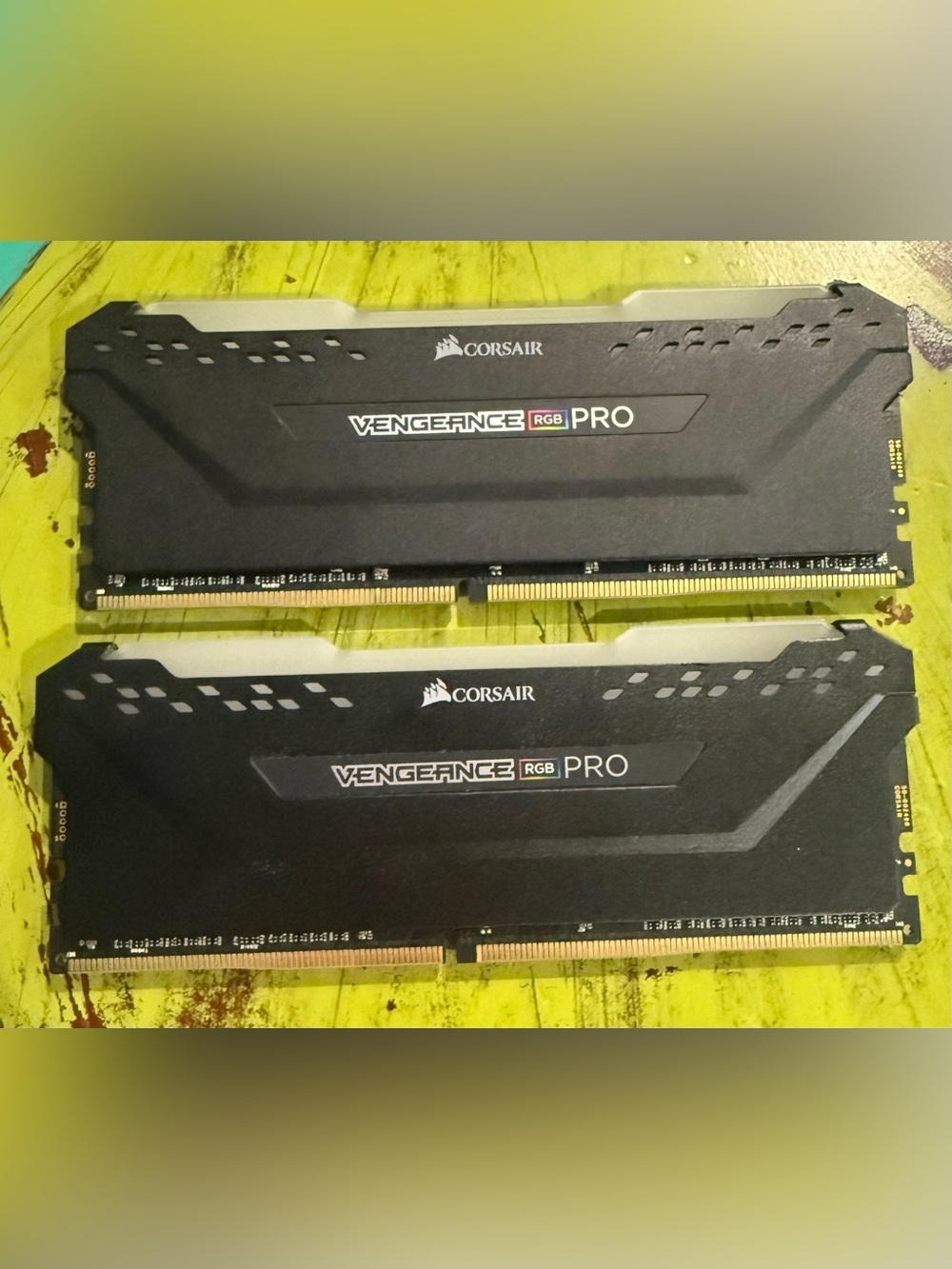 CORSAIR Vengeance RGB pro 32GB (2 x 16GB) DDR4 2666 Desktop memory model CMW32GX